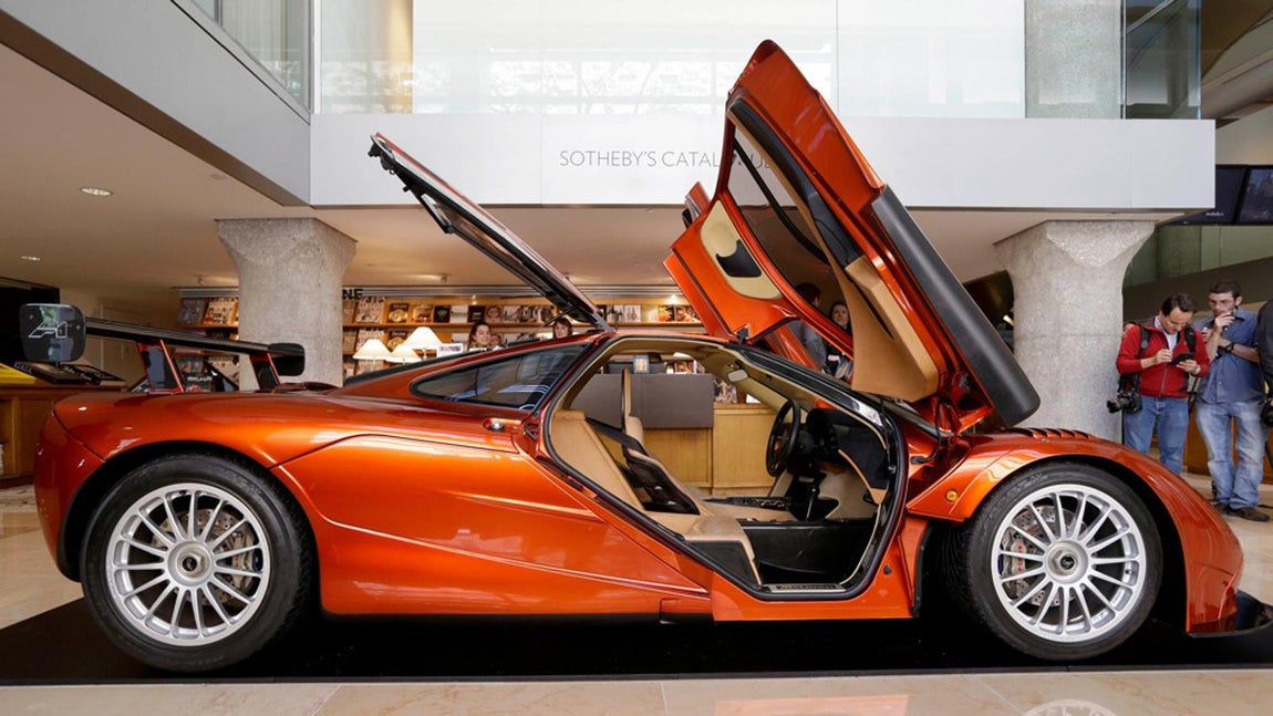 McLaren F1. Aunque este modelo corresponda a la década de 1990 fue una referencia en su categoría. Se fabricaron 106 modelos y todo apunta a que próximamente uno de ellos salga al mercado. Su precio estimado es de 20 millones