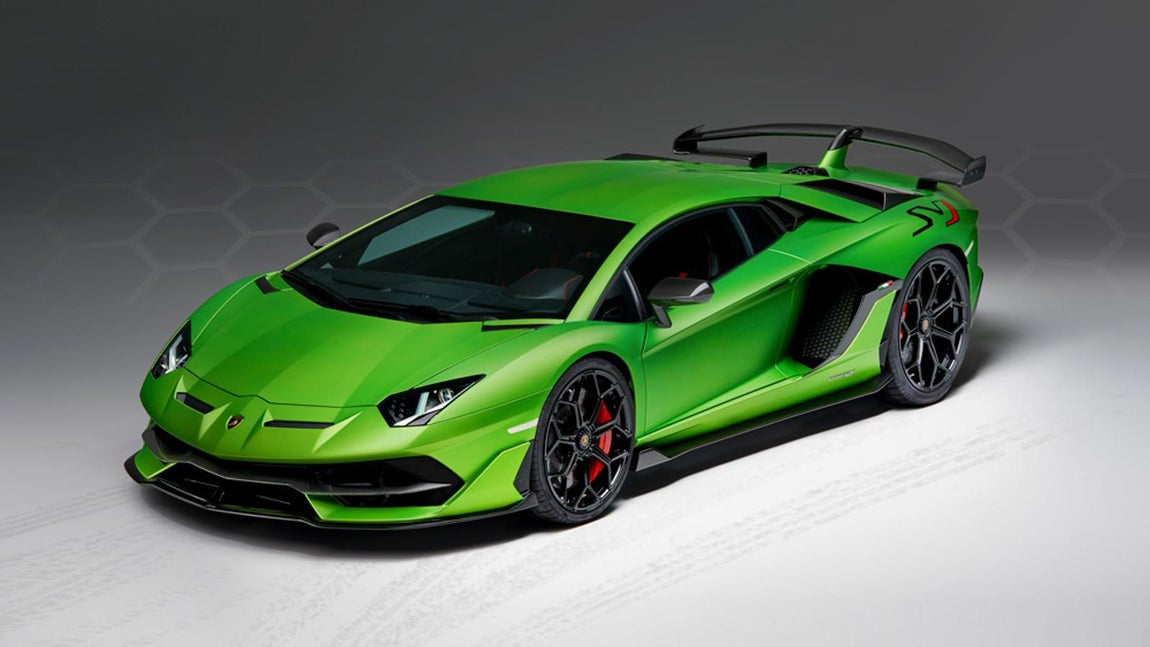 Lamborghini Aventador SVJ. Con un V-12 de 6.5 litros de aspiración natural que canaliza 760 hp a las cuatro ruedas, puede catapultar este instrumento contundente de Sant'Agata a 60 mph en solo 2.5 segundos