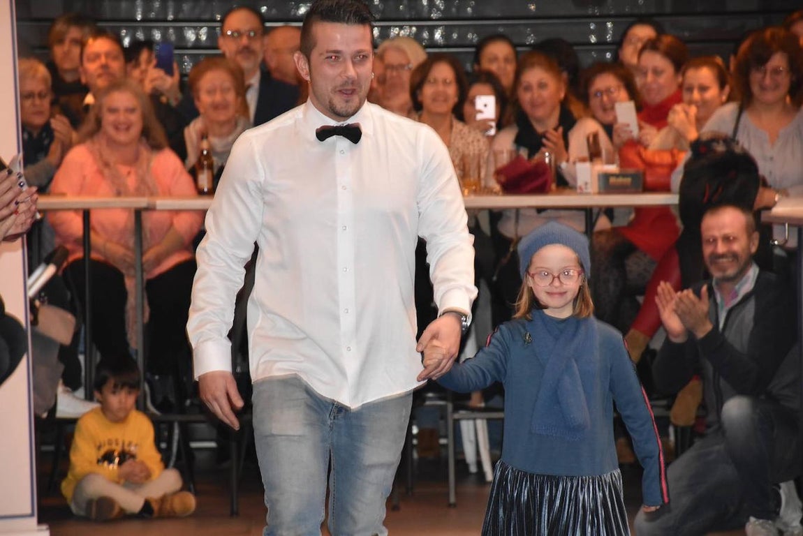 Desfile infantil «Más que moda» a beneficio de la Asociación Down Talavera