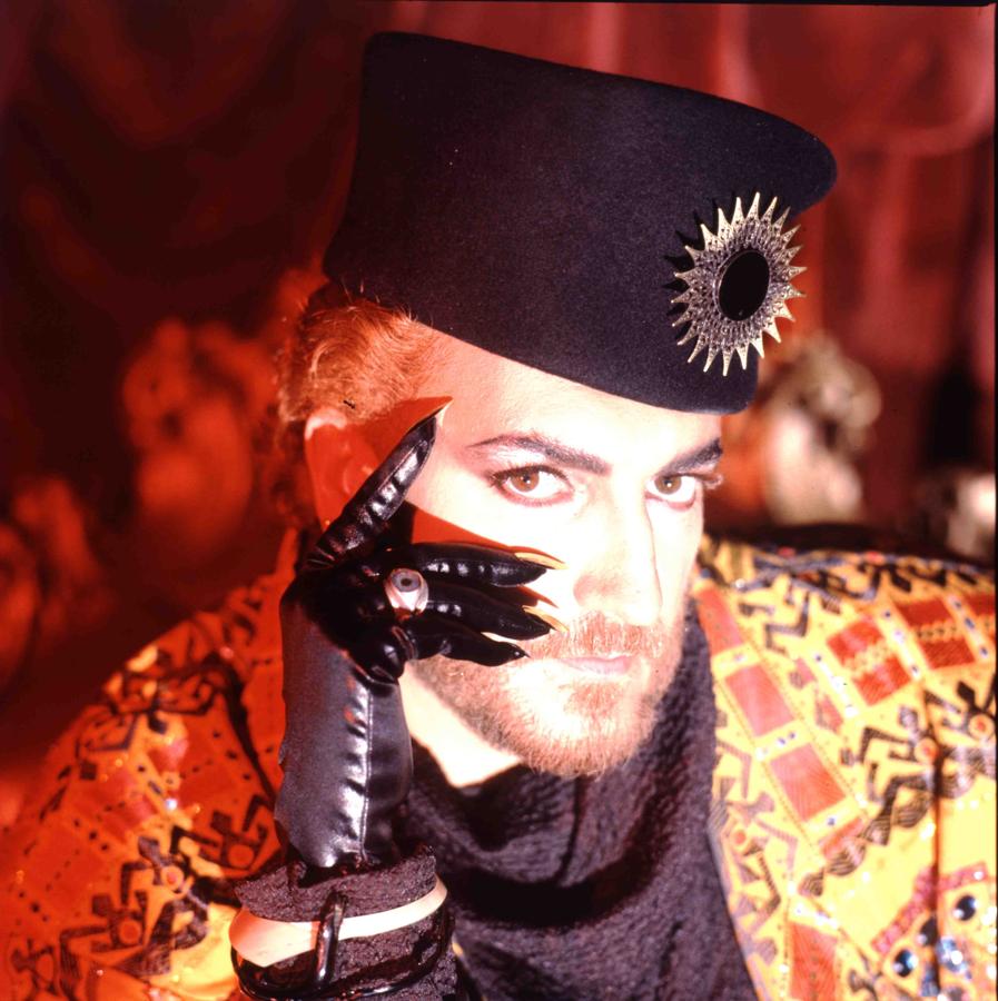 Los excéntricos estilismos de Tino Casal, en imágenes