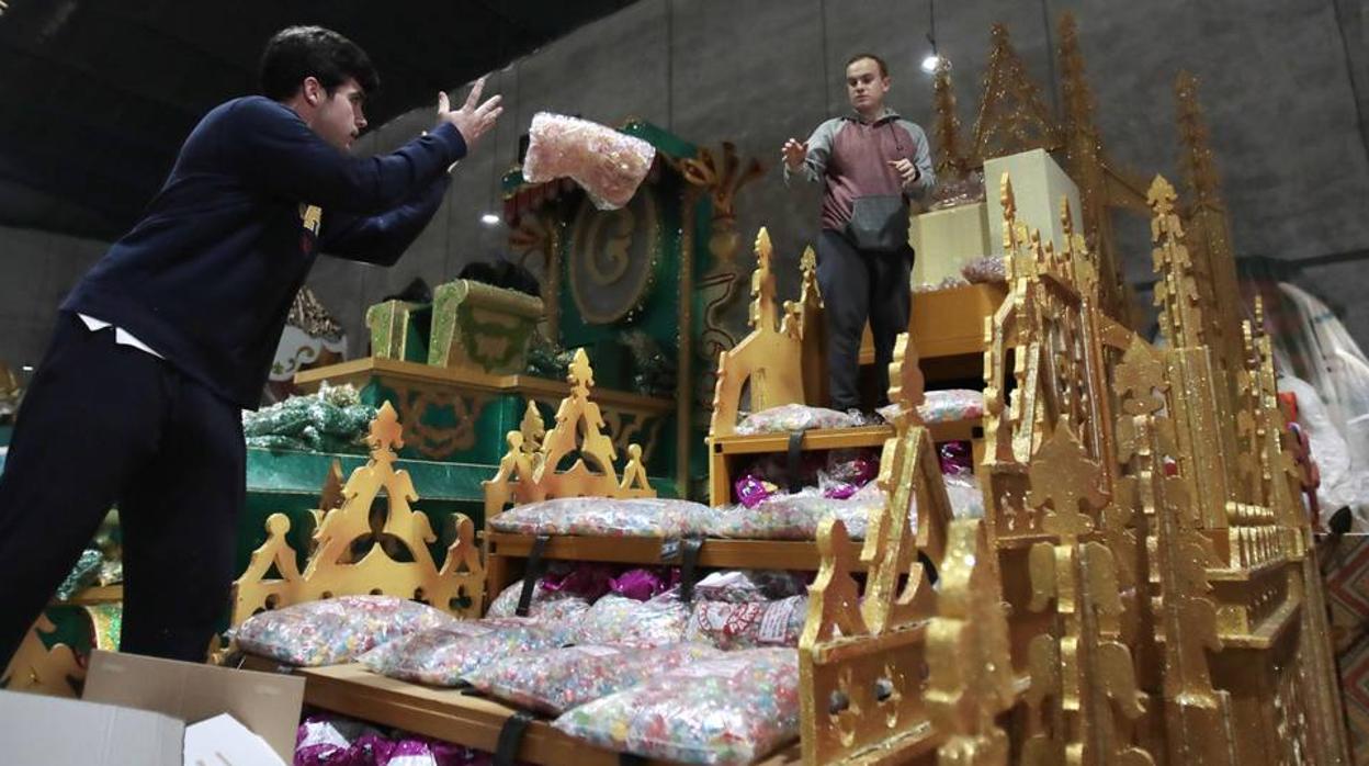 Las carrozas de la Cabalgata de Reyes Magos de Sevilla, en imágenes