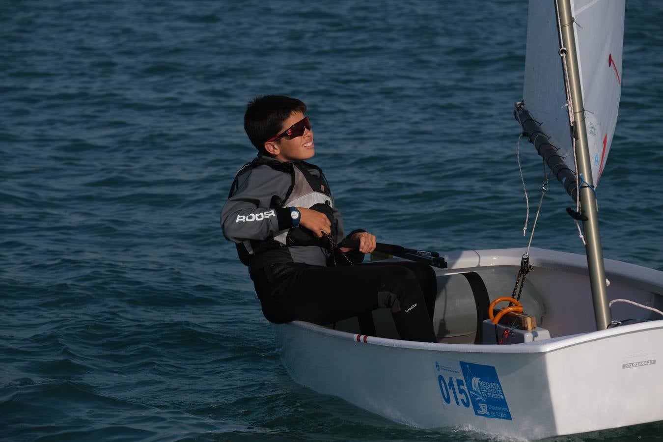 La falta de viento trunca el inicio de la VI Regata Ciudad de El Puerto