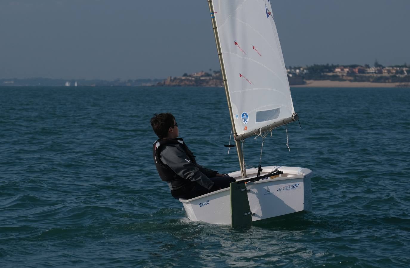 La falta de viento trunca el inicio de la VI Regata Ciudad de El Puerto