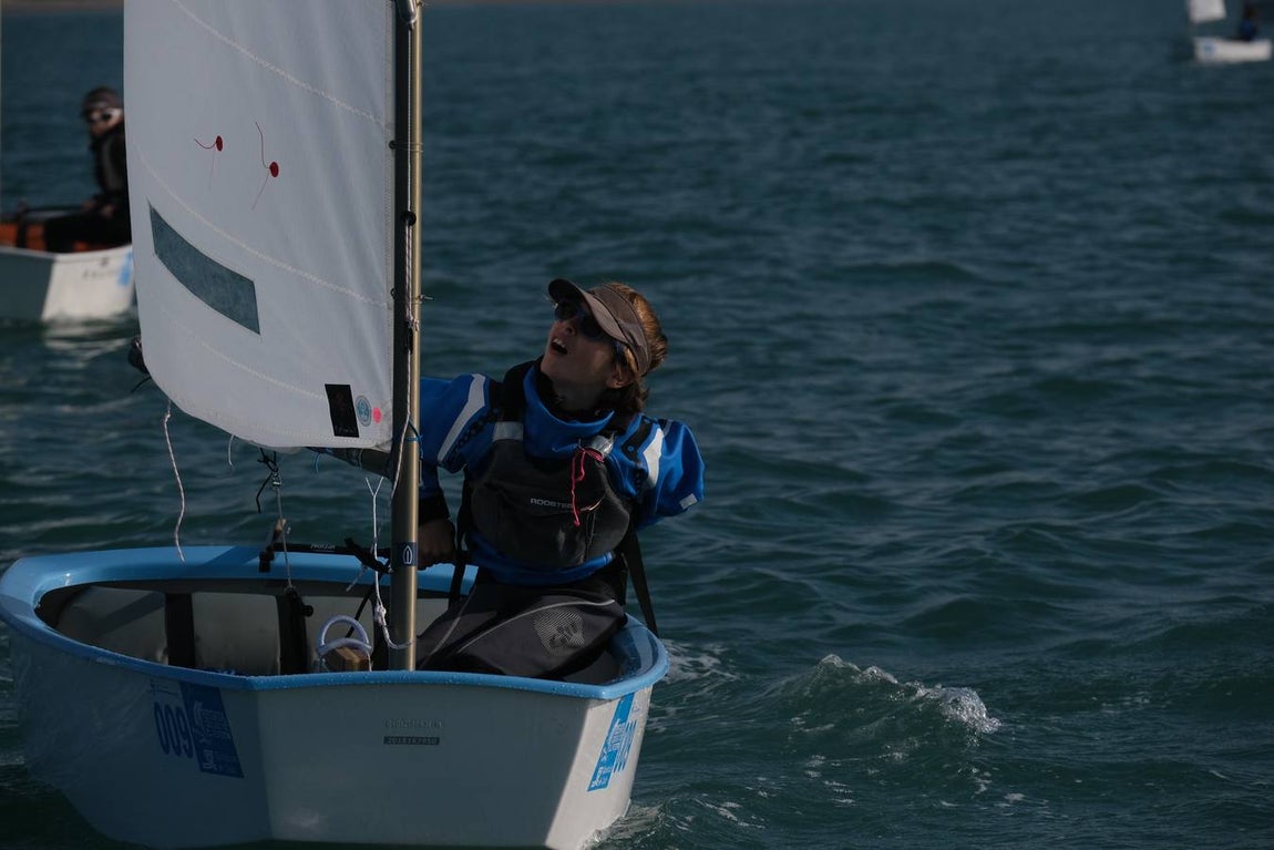 La falta de viento trunca el inicio de la VI Regata Ciudad de El Puerto