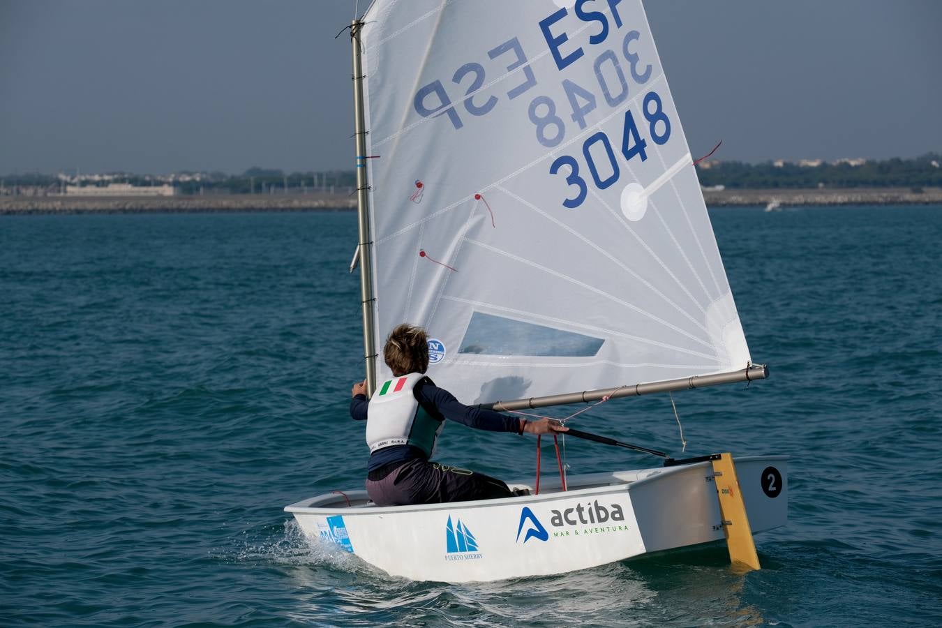 La falta de viento trunca el inicio de la VI Regata Ciudad de El Puerto