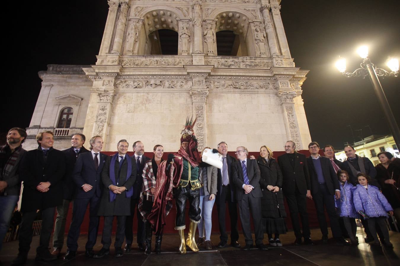 En imágenes, el Heraldo Real recorre las calles de Sevilla