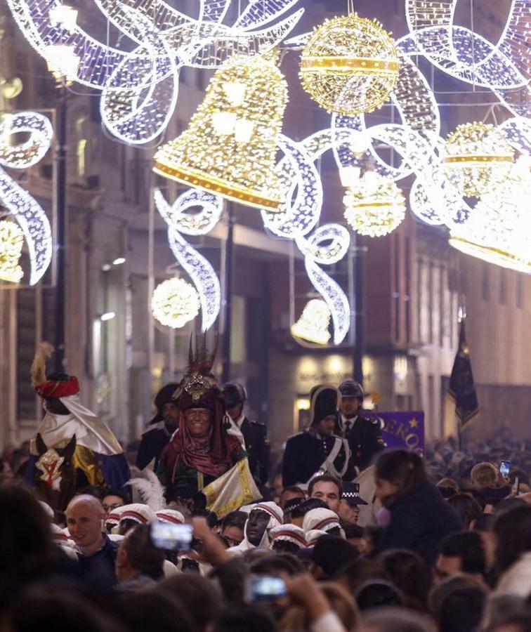 En imágenes, el Heraldo Real recorre las calles de Sevilla