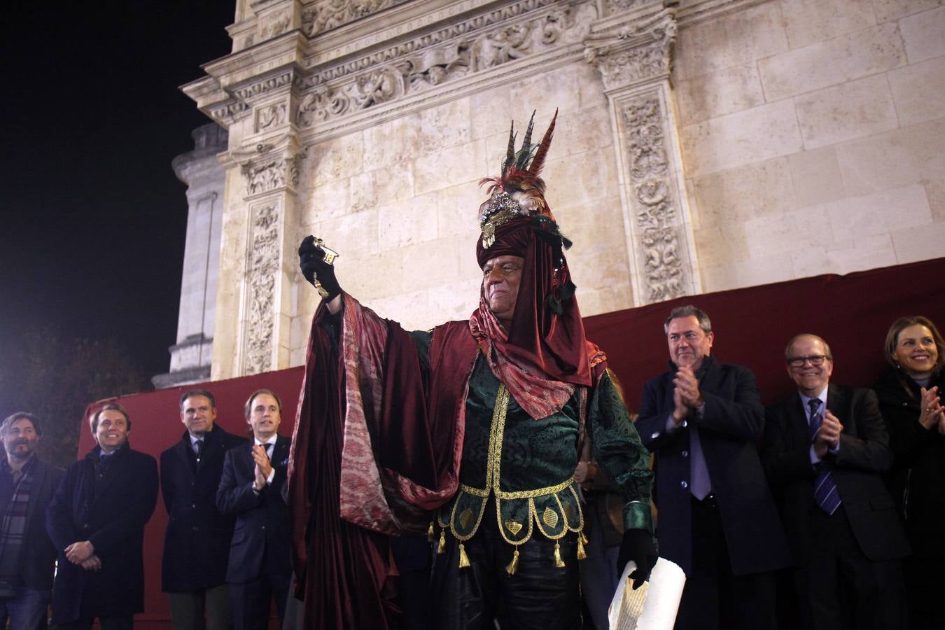 En imágenes, el Heraldo Real recorre las calles de Sevilla