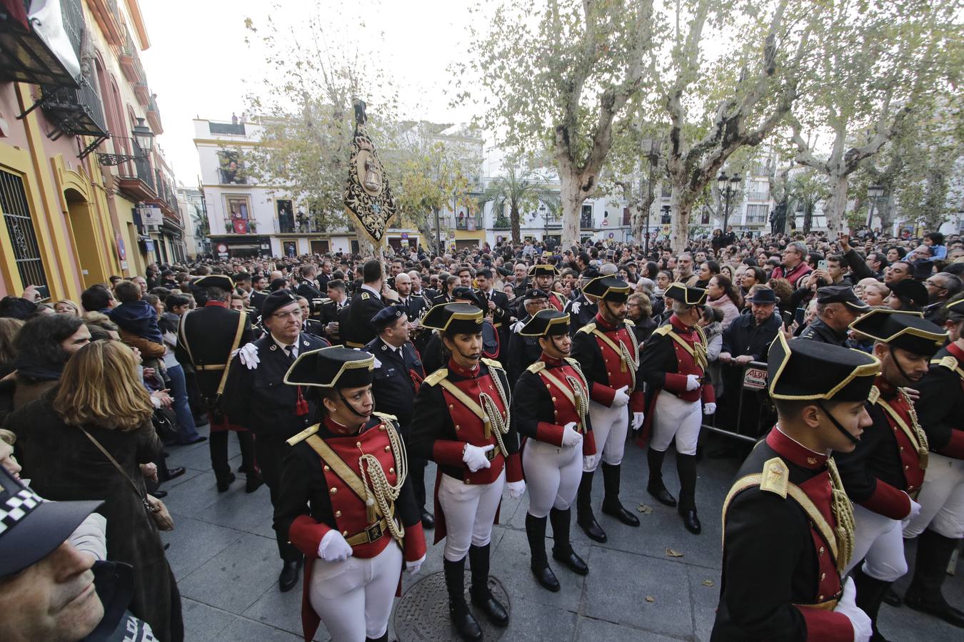 En imágenes, el Heraldo Real recorre las calles de Sevilla