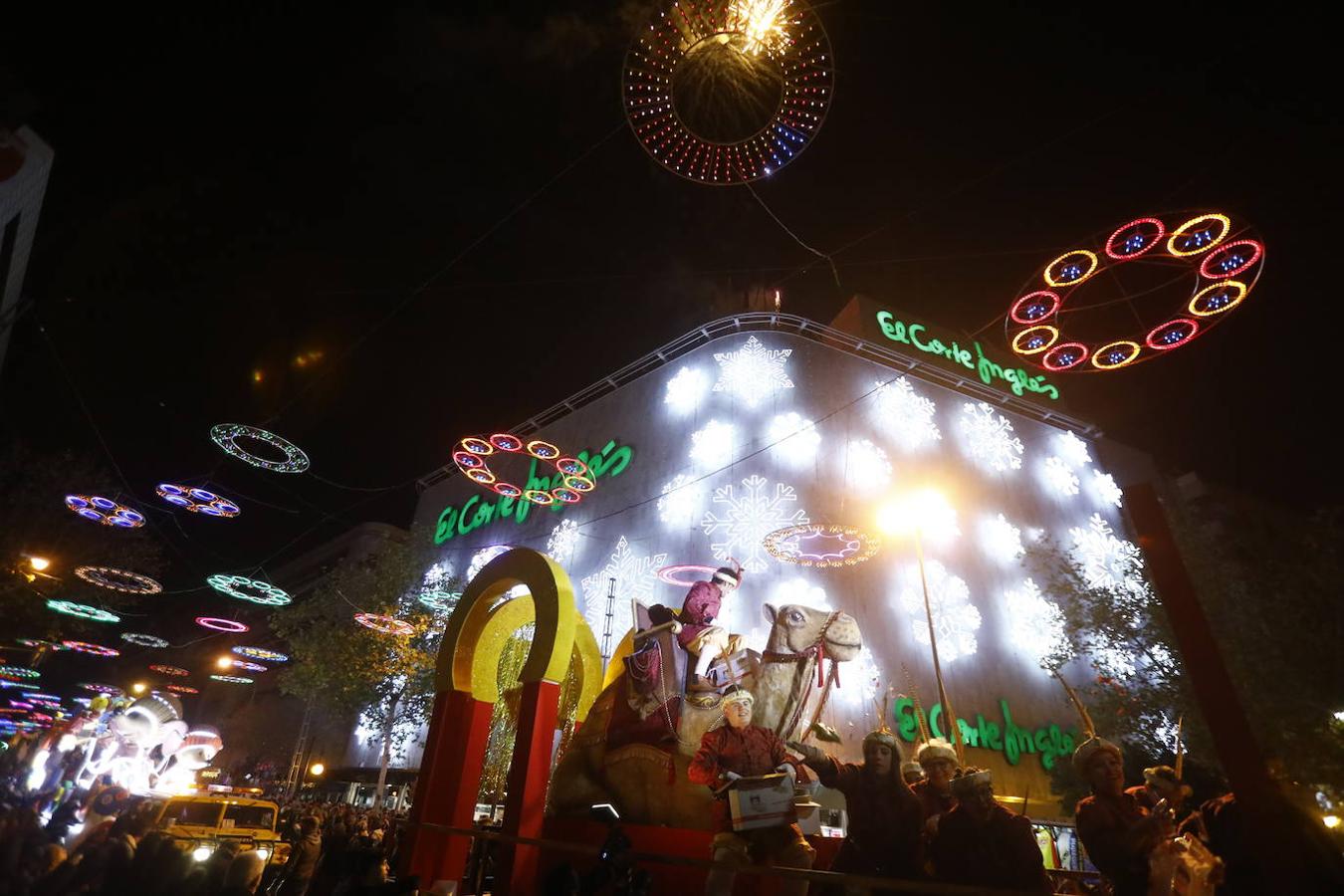 Las mejores imágenes de la Cabalgata de los Reyes Magos en Córdoba