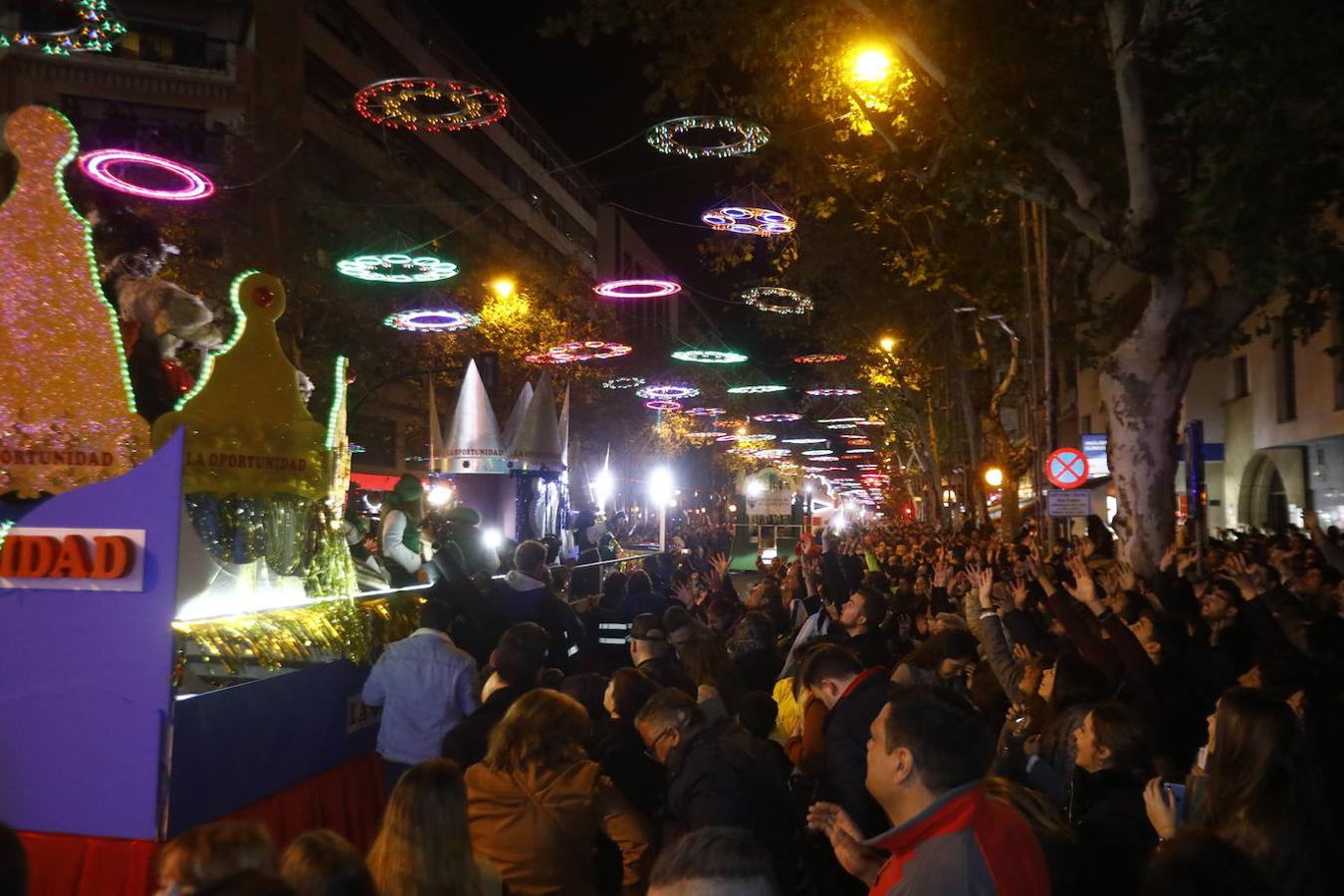 Las mejores imágenes de la Cabalgata de los Reyes Magos en Córdoba