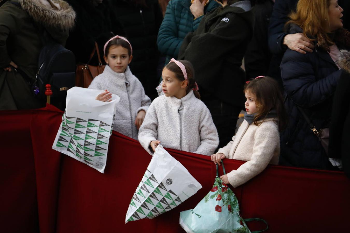 Las mejores imágenes de la Cabalgata de los Reyes Magos en Córdoba