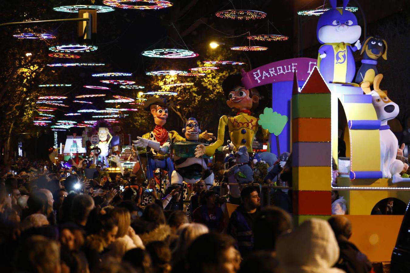 Las mejores imágenes de la Cabalgata de los Reyes Magos en Córdoba