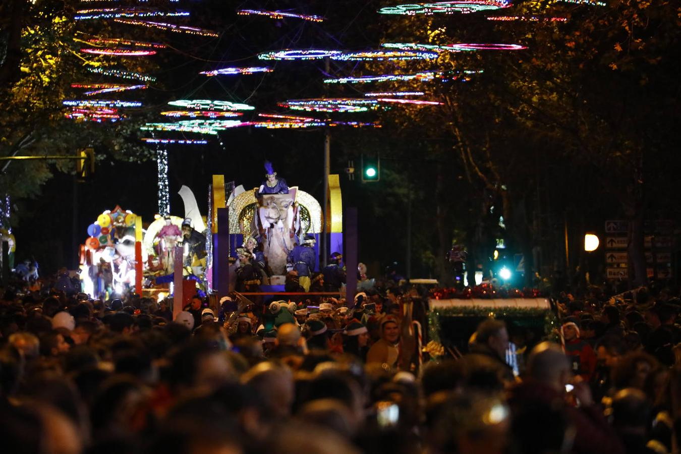 Las mejores imágenes de la Cabalgata de los Reyes Magos en Córdoba