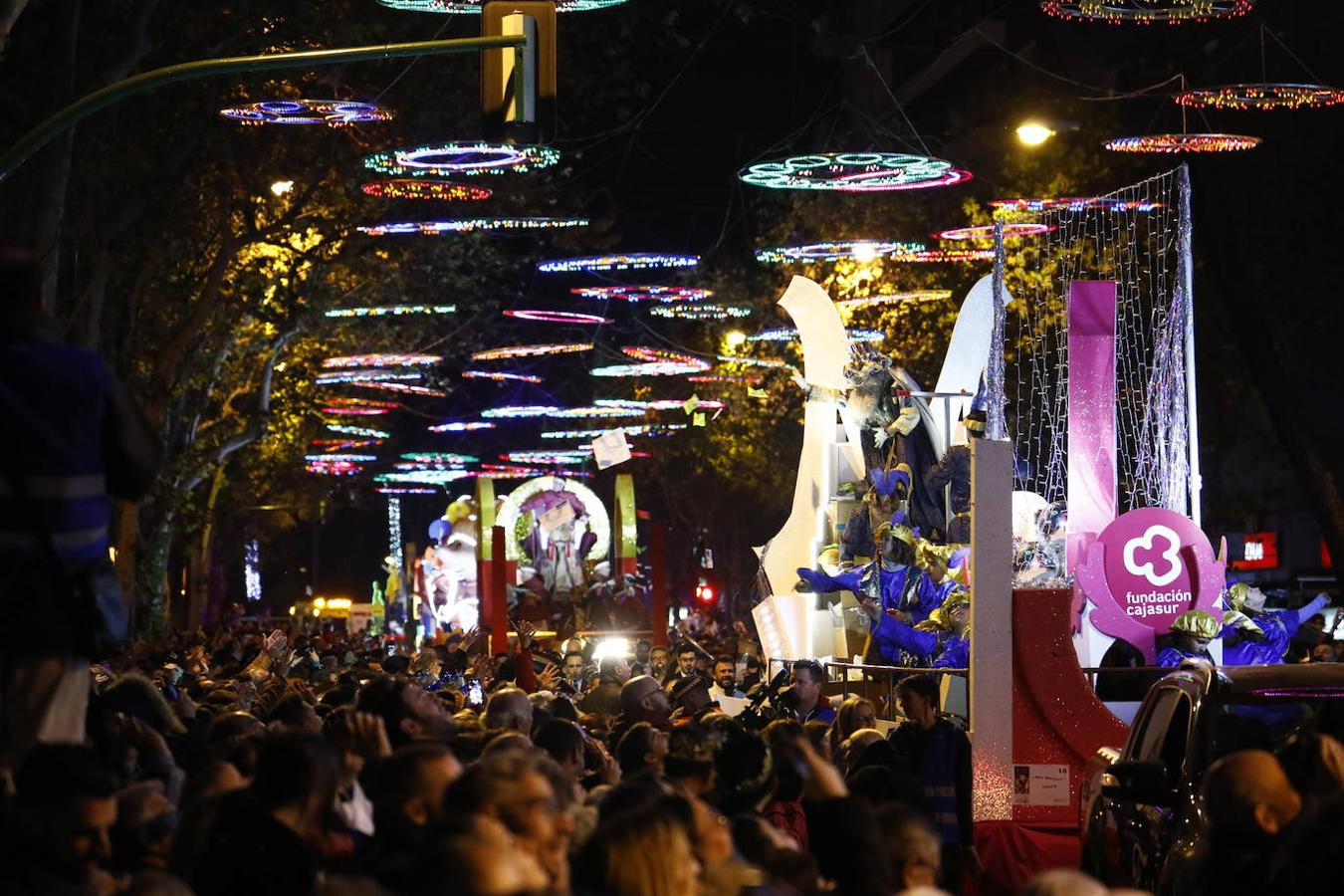 Las mejores imágenes de la Cabalgata de los Reyes Magos en Córdoba