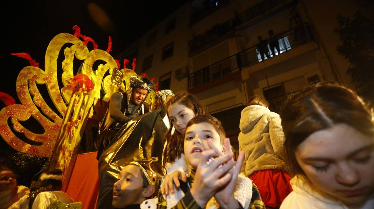 La Cabalgata de los Reyes en Ciudad Jardín de Córdoba, en imágenes