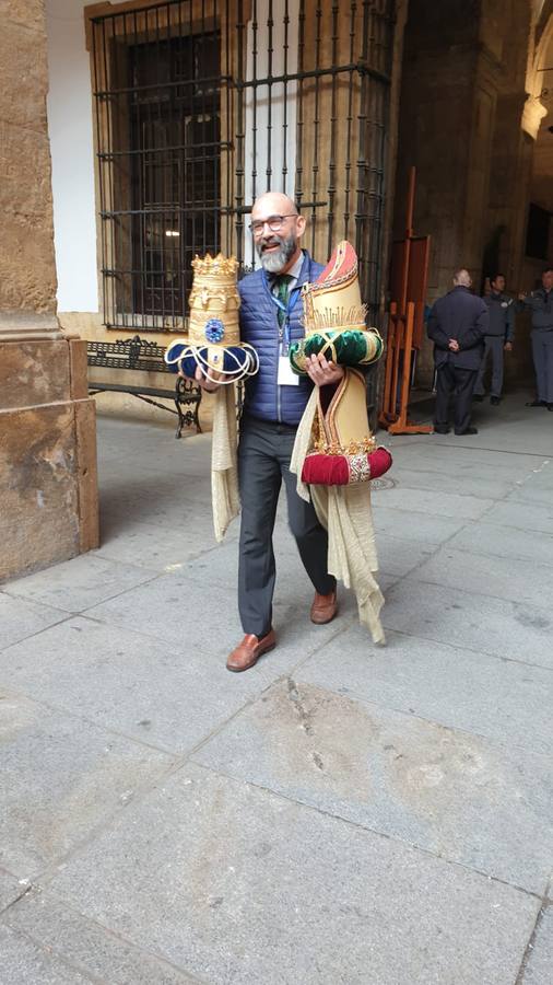 En imágenes, todos los preparativos de la Cabalgata de Reyes Magos de Sevilla en el rectorado