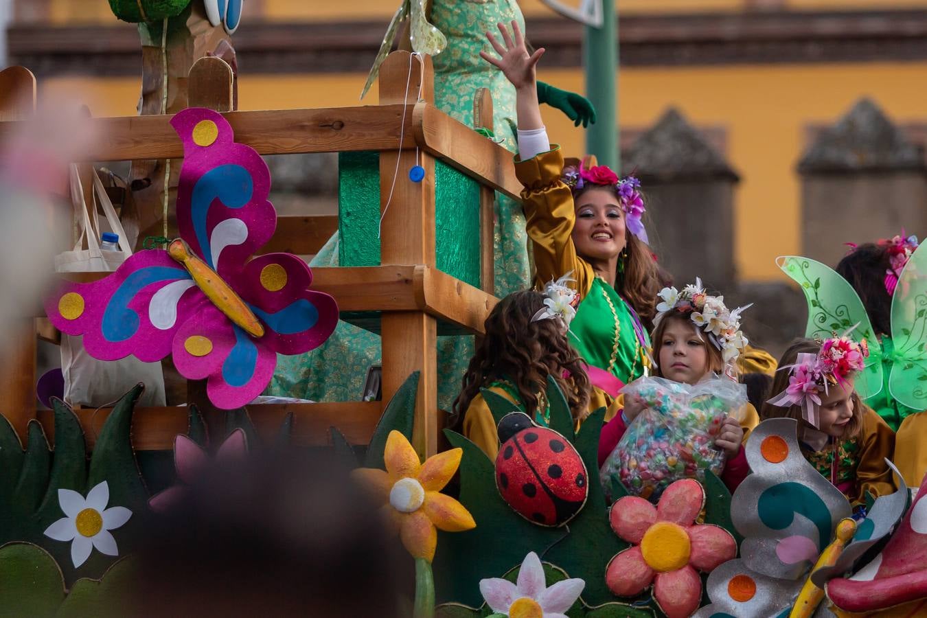 La Cabalgata de Reyes Magos de Sevilla a su paso por la Macarena, en imágenes