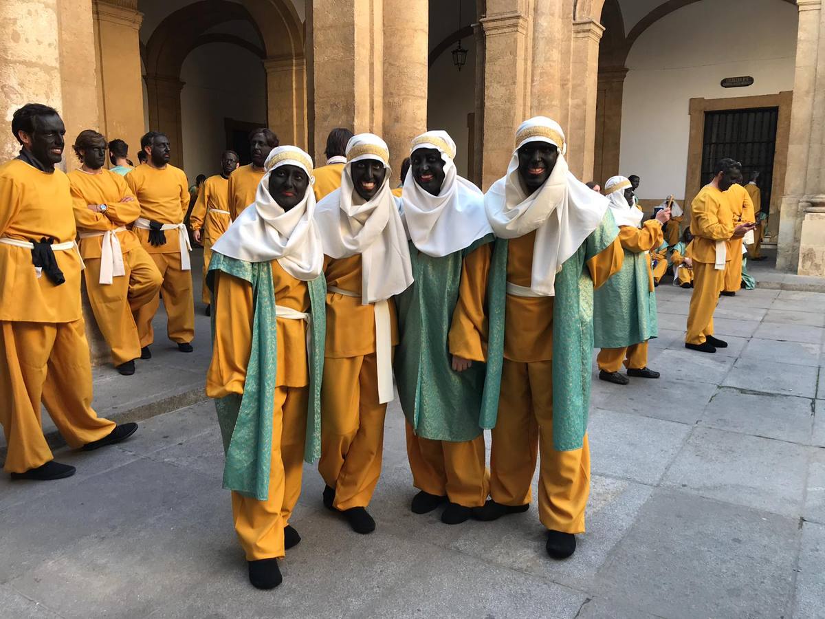 En imágenes, todos los preparativos de la Cabalgata de Reyes Magos de Sevilla en el rectorado