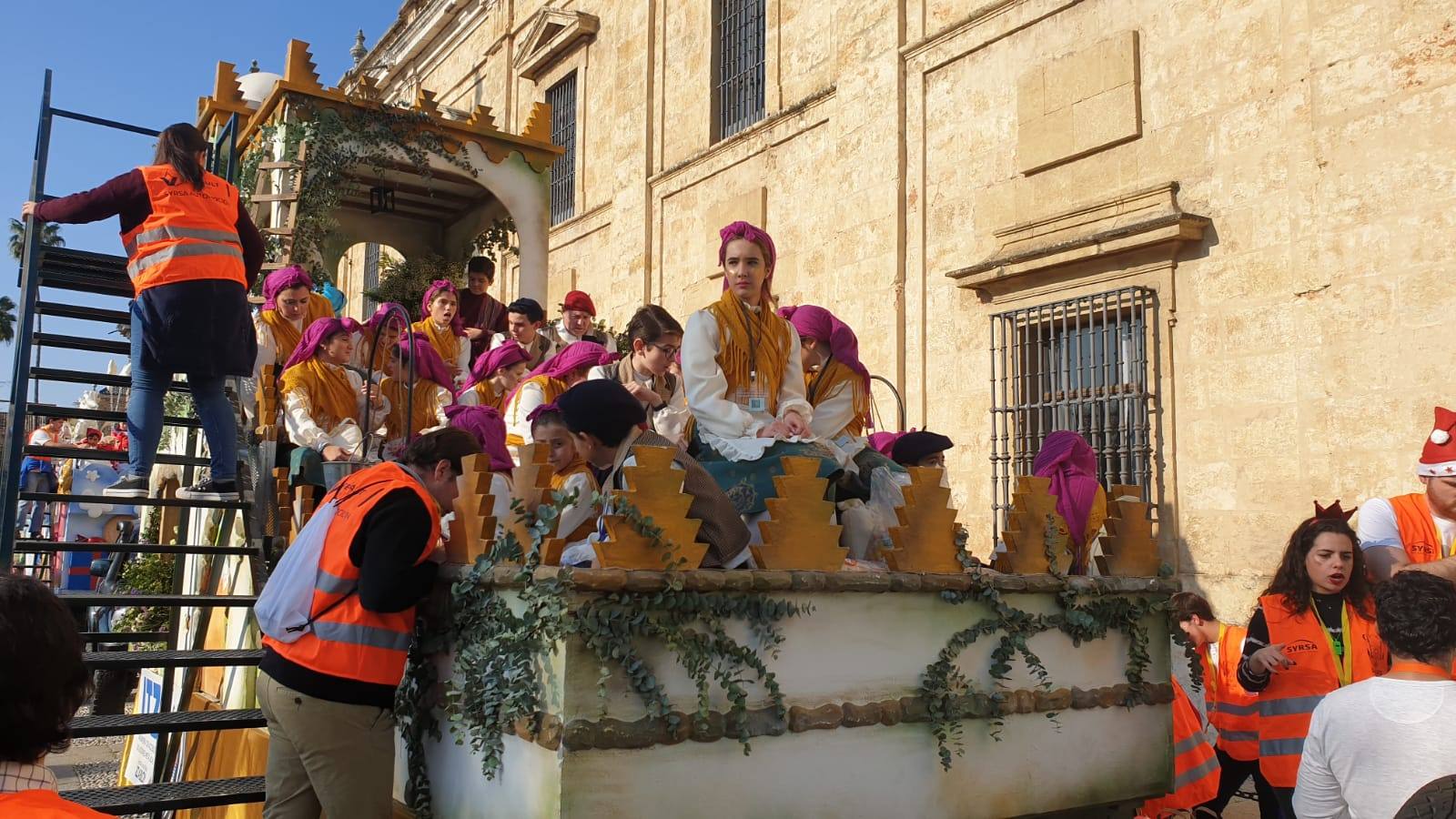 En imágenes, todos los preparativos de la Cabalgata de Reyes Magos de Sevilla en el rectorado