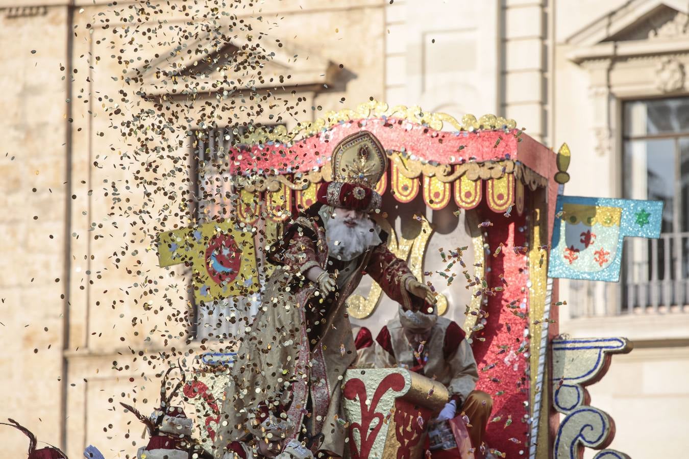 Salida de la Cabalgata de Reyes de Sevilla, en imágenes