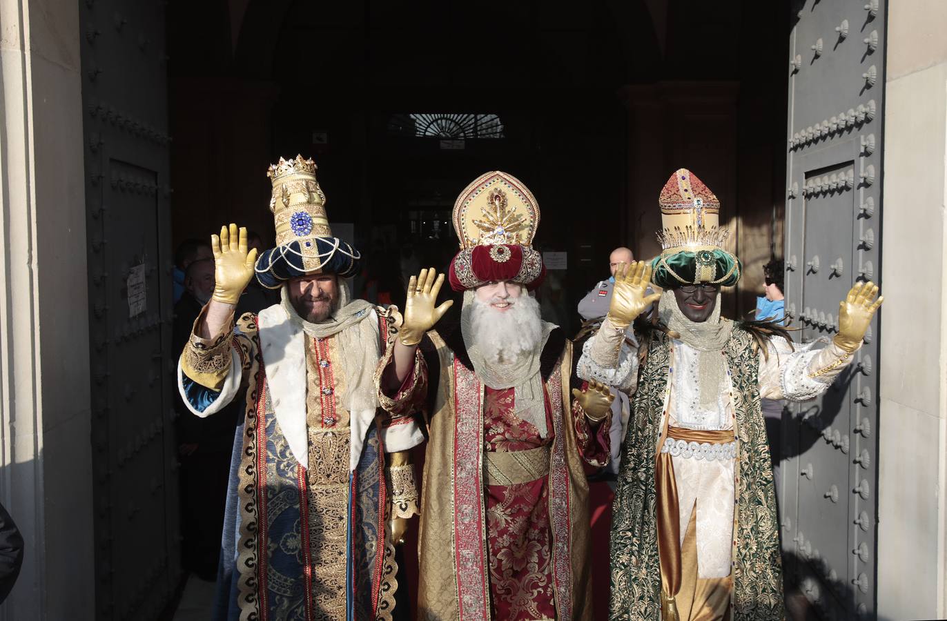 Salida de la Cabalgata de Reyes de Sevilla, en imágenes