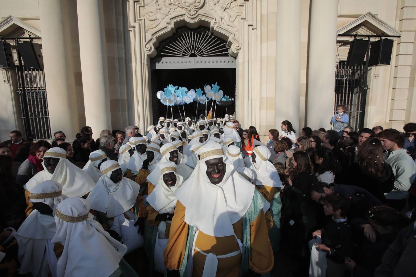 Salida de la Cabalgata de Reyes de Sevilla, en imágenes