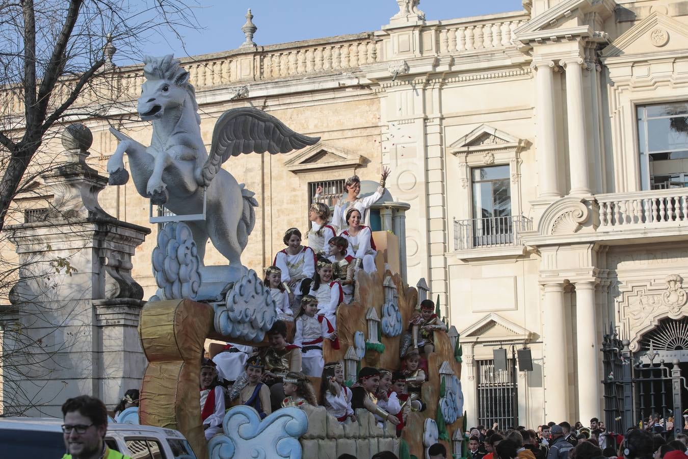 Salida de la Cabalgata de Reyes de Sevilla, en imágenes