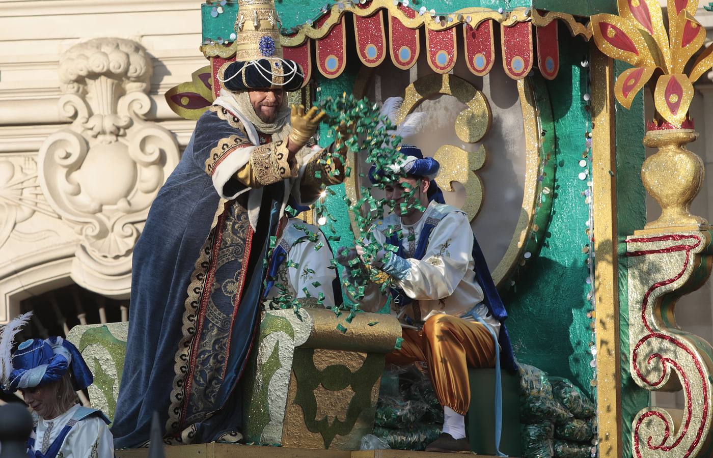 Salida de la Cabalgata de Reyes de Sevilla, en imágenes