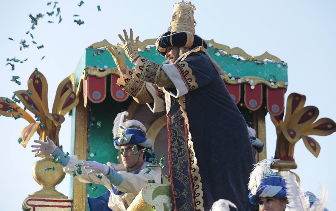 Salida de la Cabalgata de Reyes de Sevilla, en imágenes