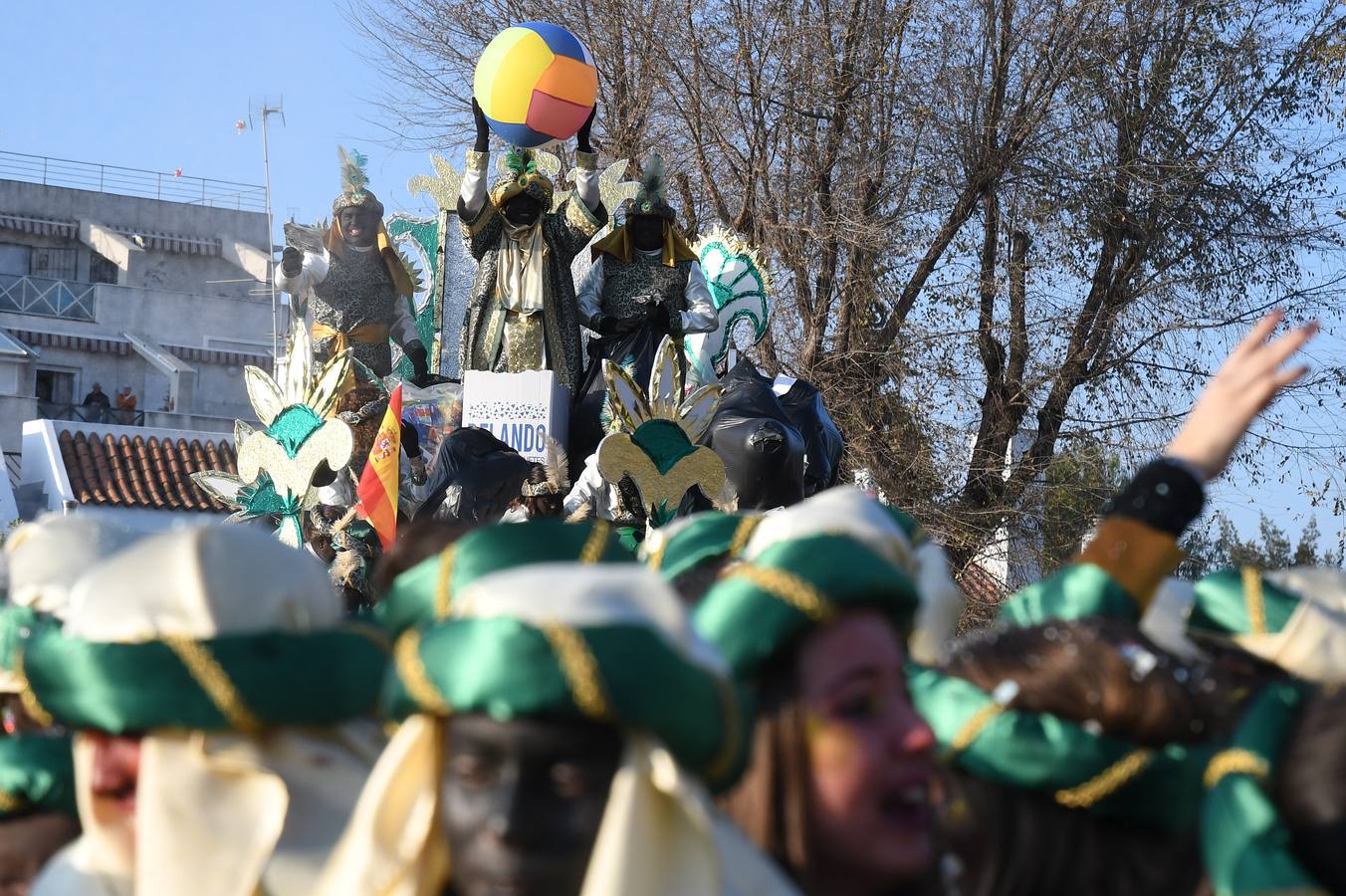 Cientos de personas acuden a la gran Cabalgata de Reyes Magos de Tomares