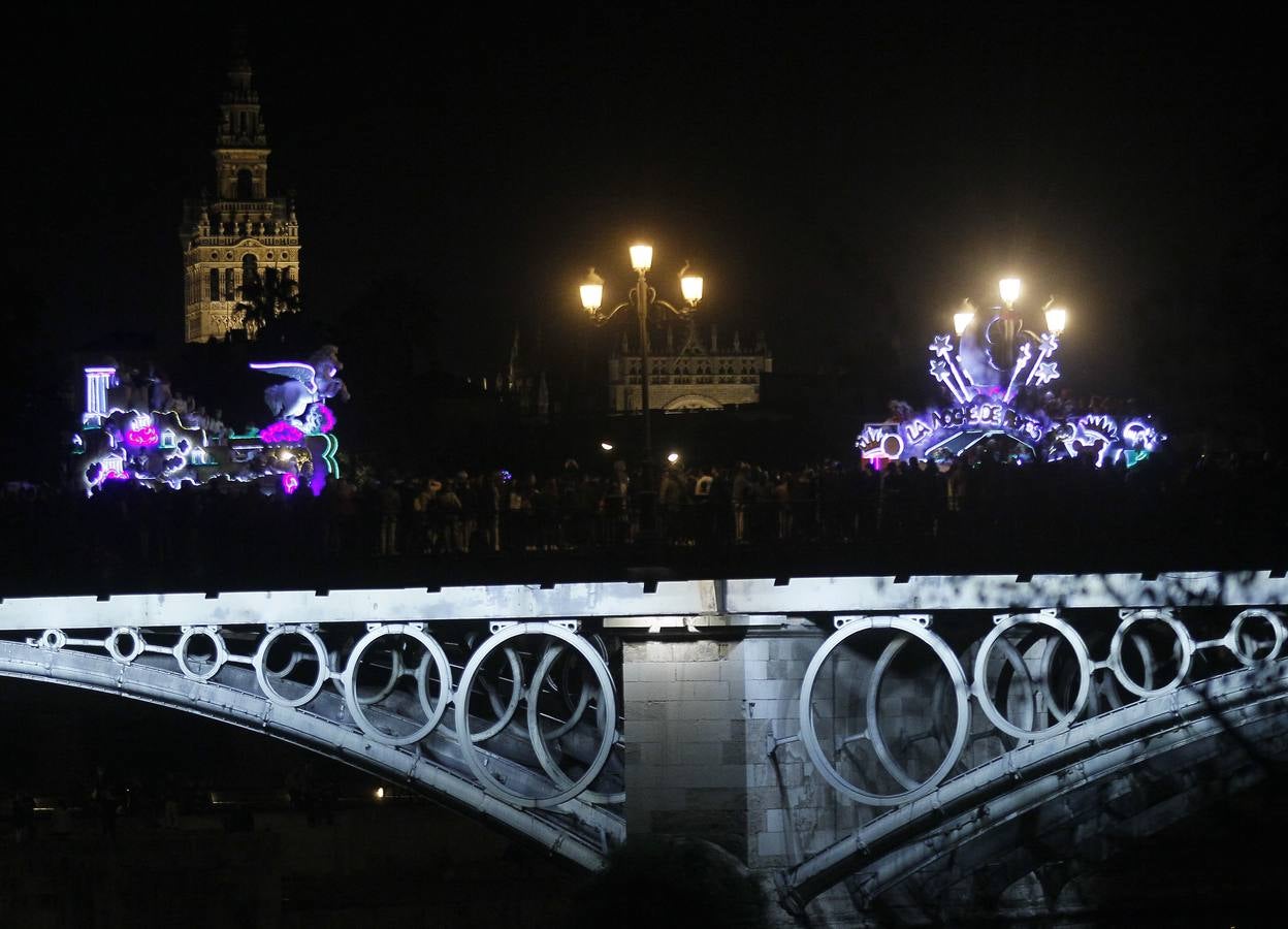 En imágenes, la Cabalgata de los Reyes Magos por Triana