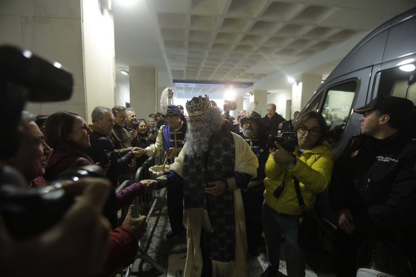 Los Reyes Magos visitan el Hospital Puerta del Mar