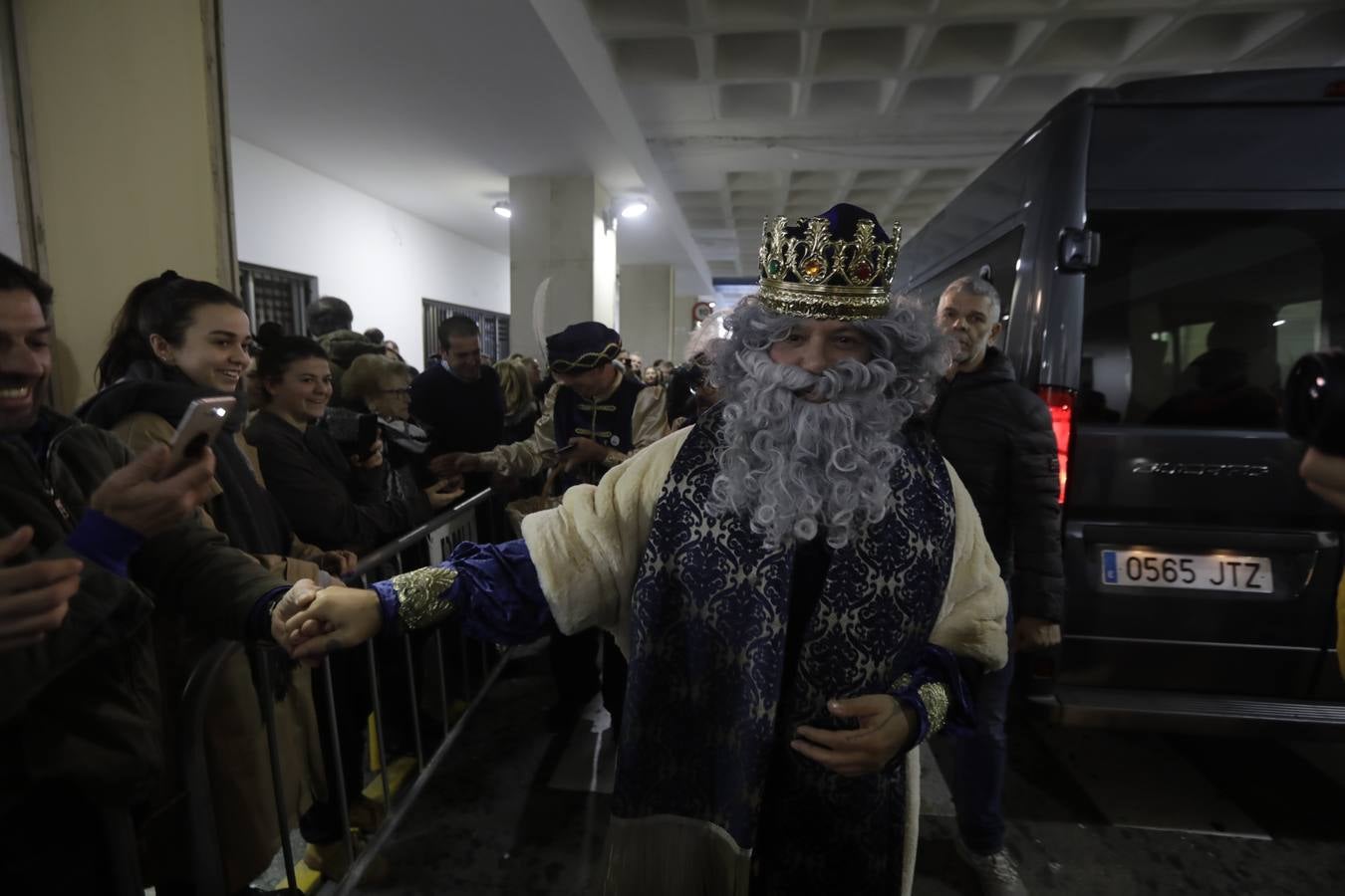 Los Reyes Magos visitan el Hospital Puerta del Mar