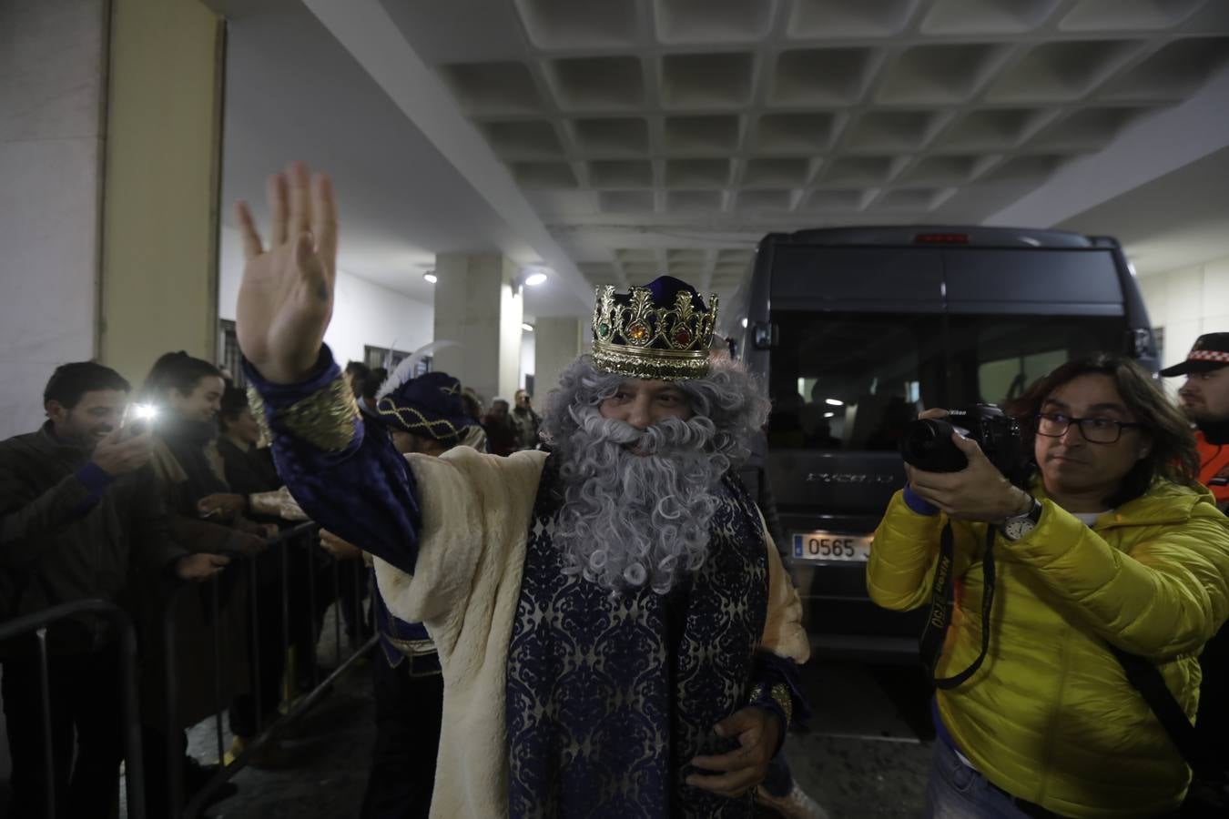 Los Reyes Magos visitan el Hospital Puerta del Mar