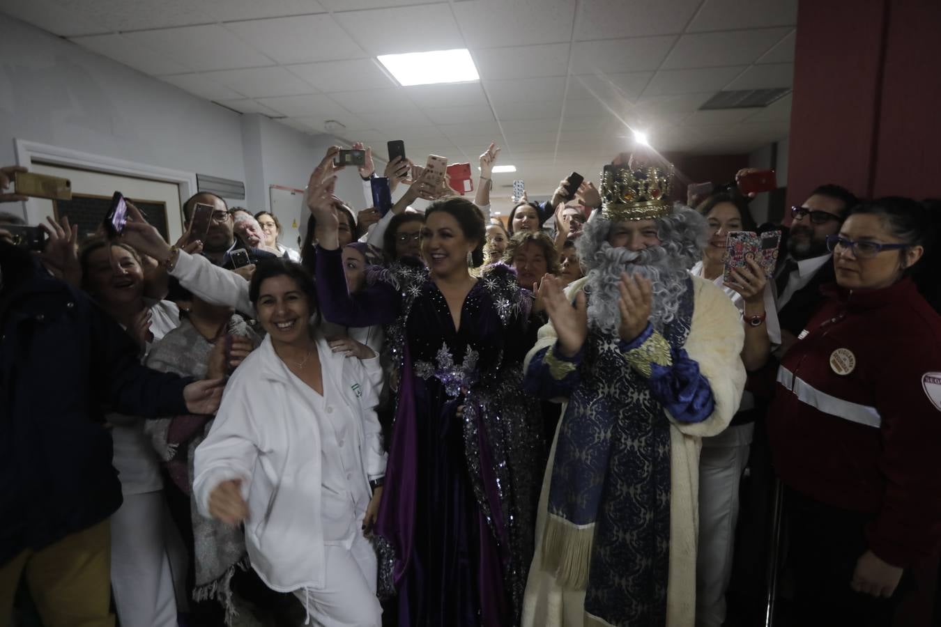 Los Reyes Magos visitan el Hospital Puerta del Mar