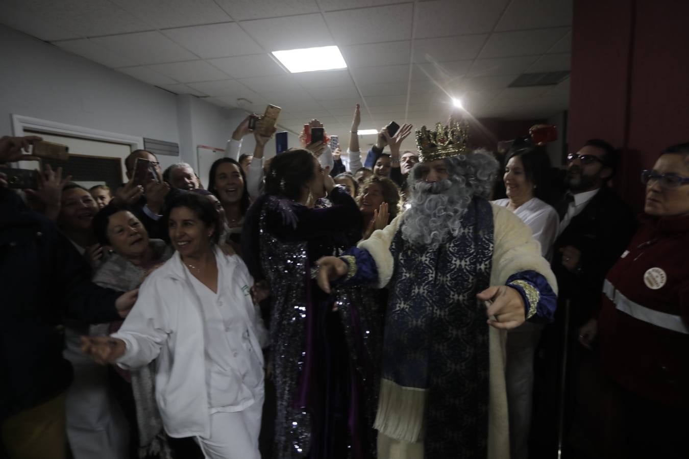 Los Reyes Magos visitan el Hospital Puerta del Mar