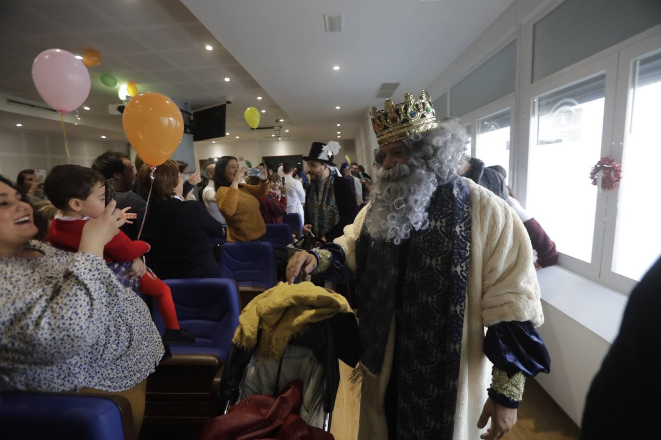 Los Reyes Magos visitan el Hospital Puerta del Mar