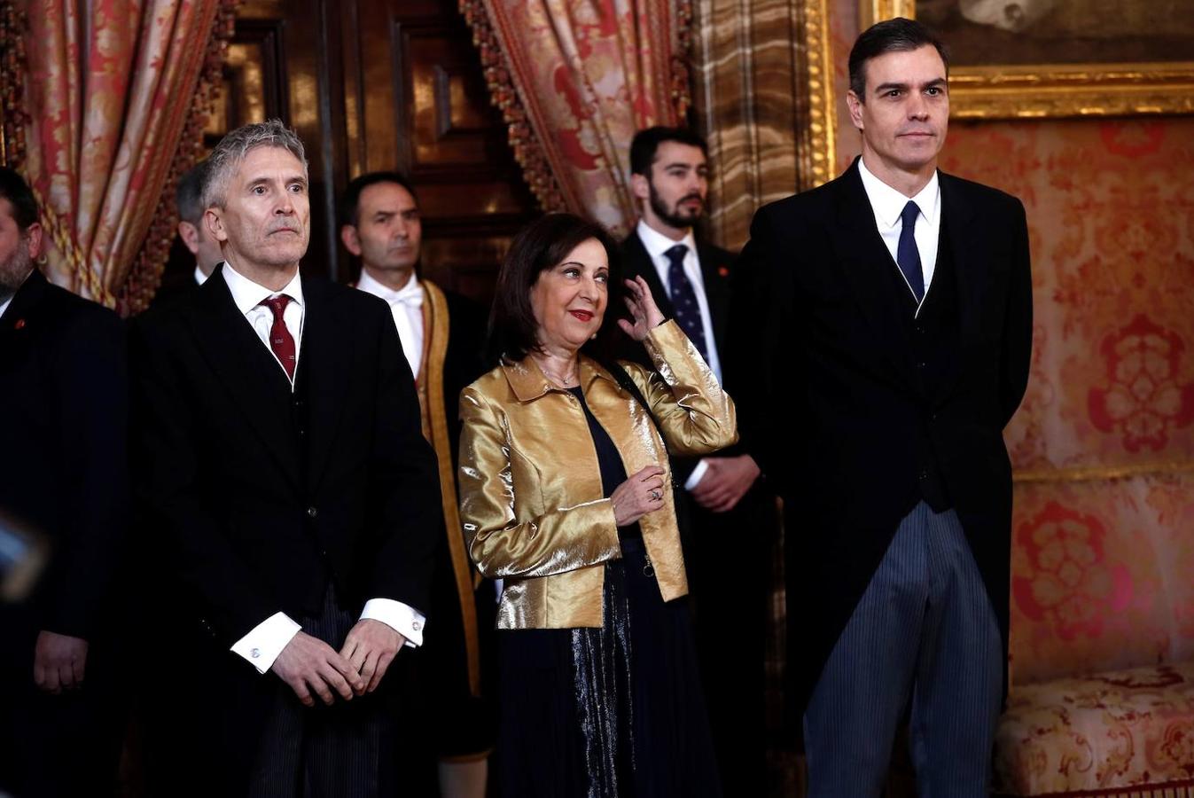 La Pascua Militar, en imágenes. El presidente de Gobierno en funciones, Pedro Sánchez, acompañado por la ministra de Defensa en funciones, Margarita Robles, y el ministro del Interior en funciones Fernando Grande Marlaska