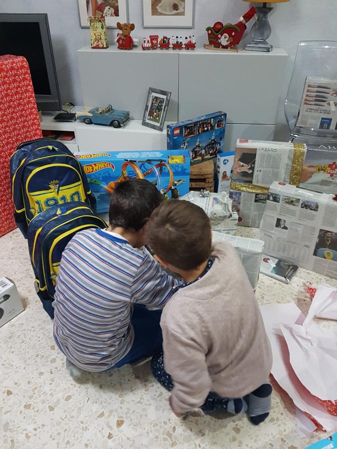 Los Reyes Magos llenan de regalos las casas gaditanas