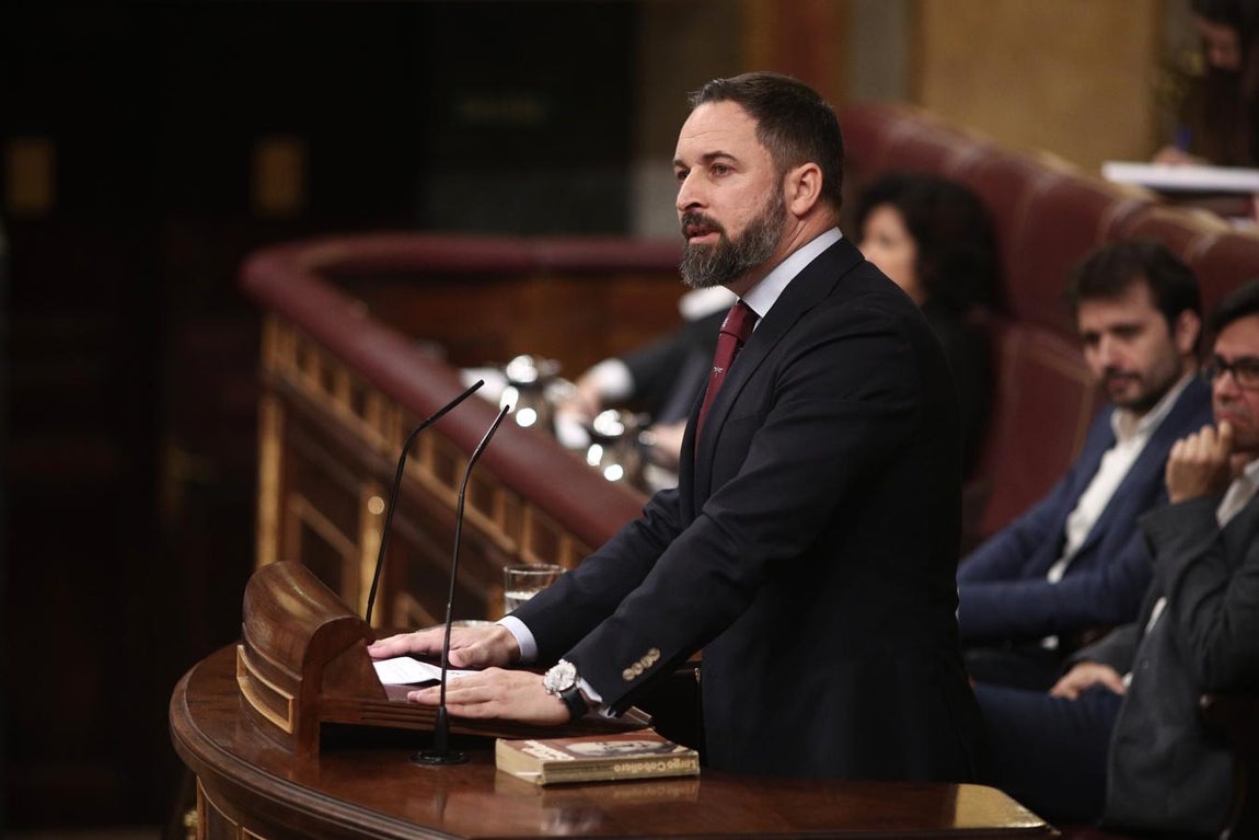 El presidente de VOX, Santiago Abascal, durante su intervención en la segunda sesión de votación para la investidura del candidato socialista. 