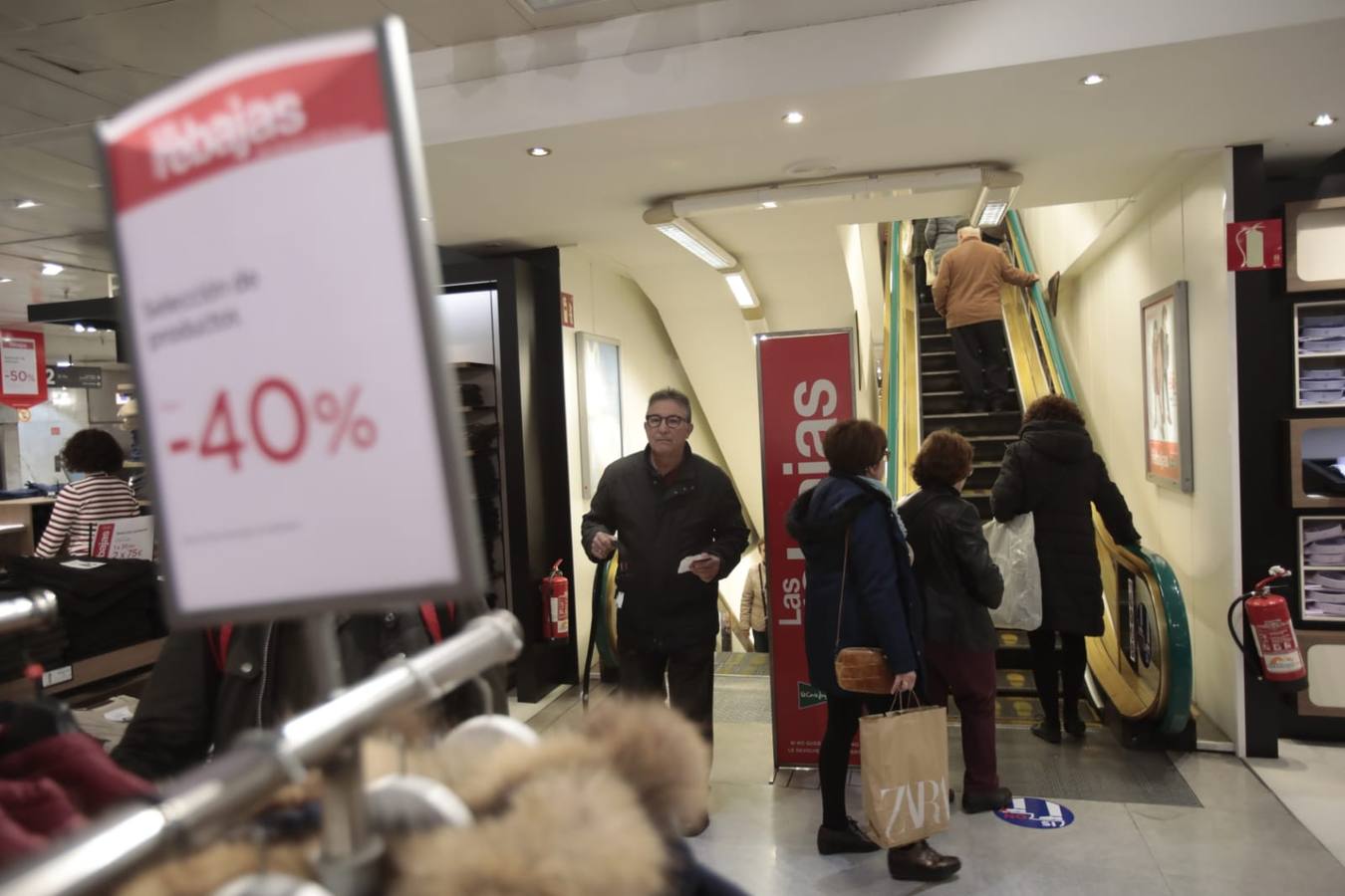 En imágenes: las rebajas de invierno arrancan en Sevilla