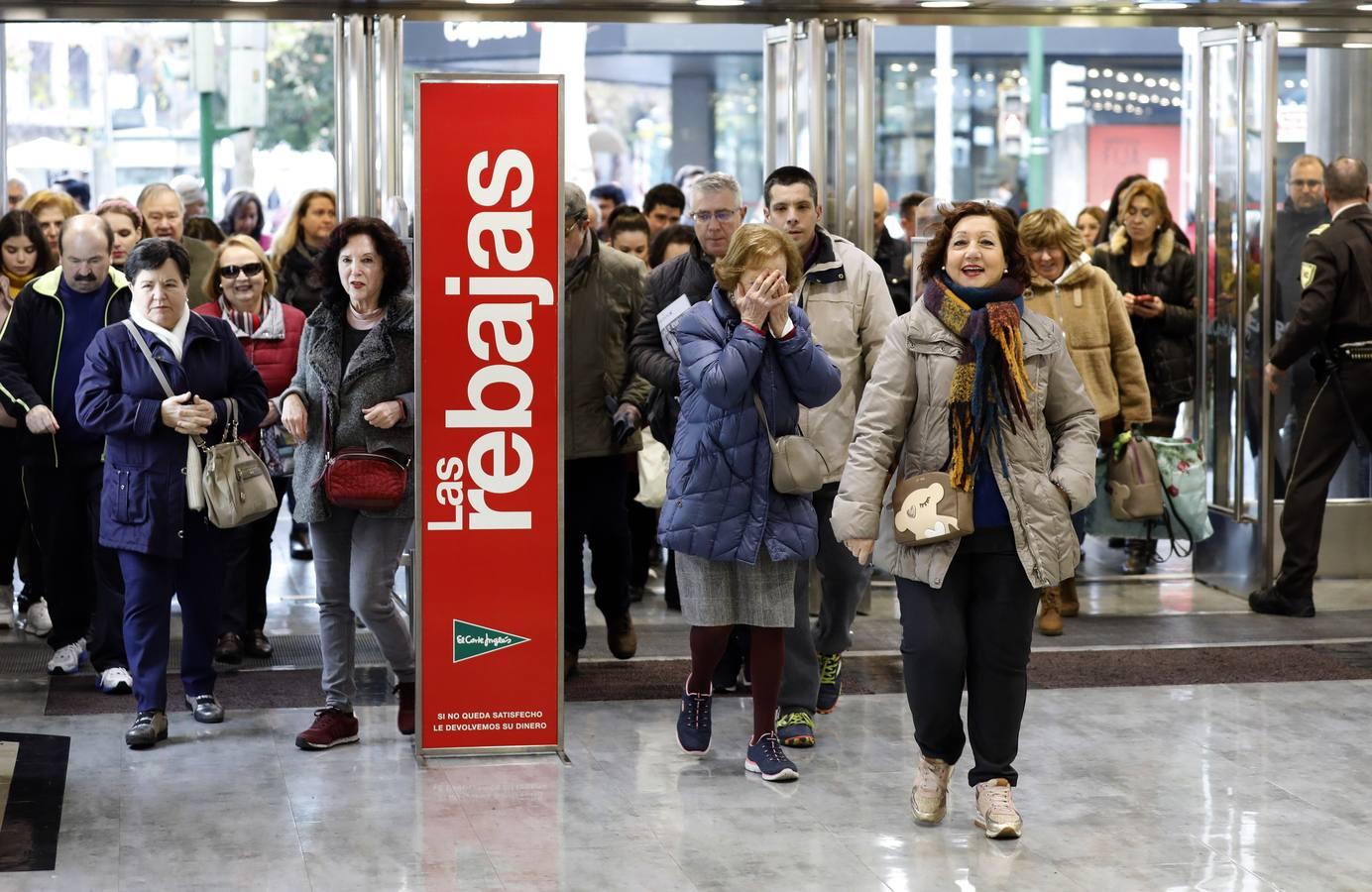 El primer día de rebajas de invierno en Córdoba, en imágenes