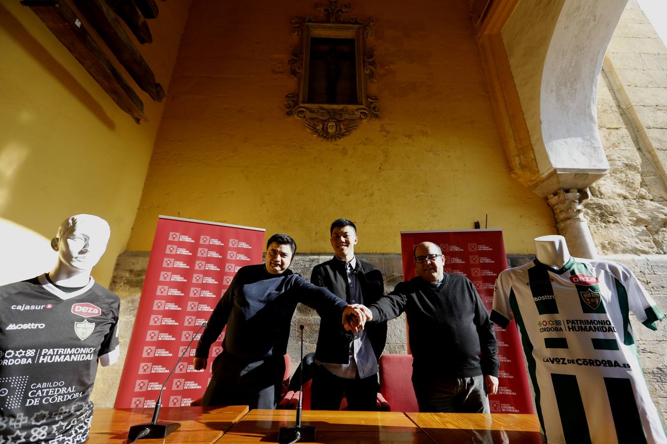 La presentación del japonés Shimizu del Córdoba Patrimonio, en imágenes