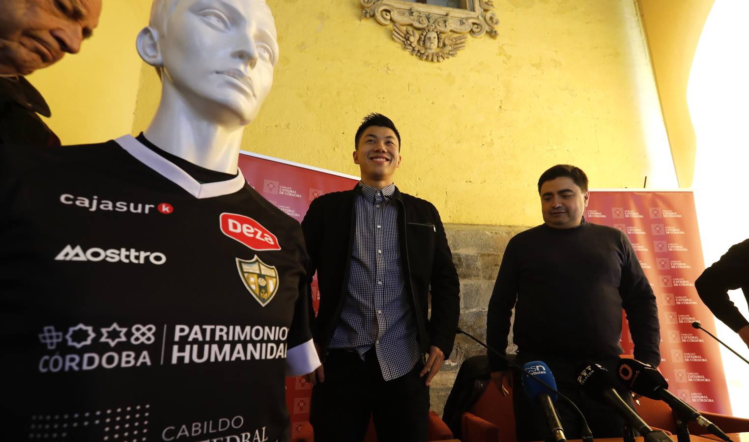 La presentación del japonés Shimizu del Córdoba Patrimonio, en imágenes