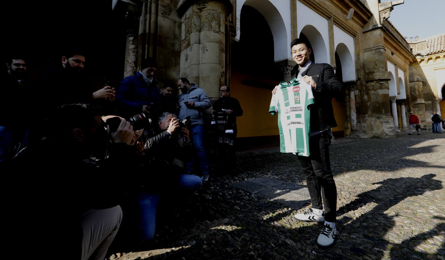 La presentación del japonés Shimizu del Córdoba Patrimonio, en imágenes