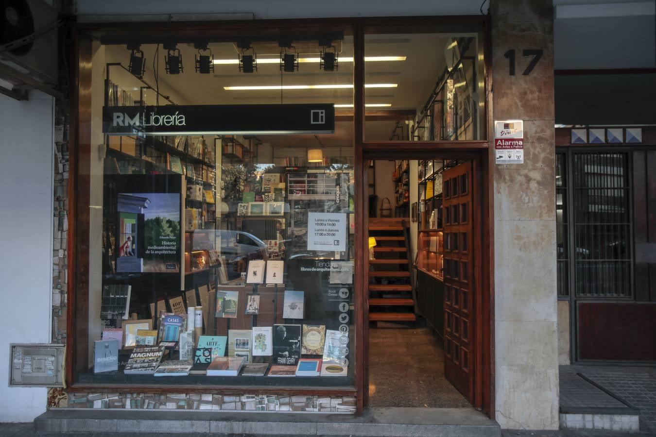 Las librerías más singulares de Sevilla, en imágenes