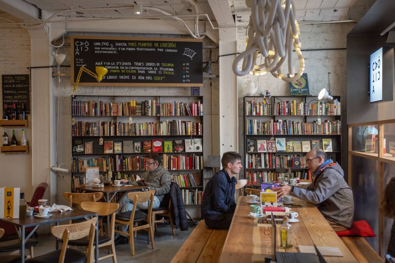 Las librerías más singulares de Sevilla, en imágenes