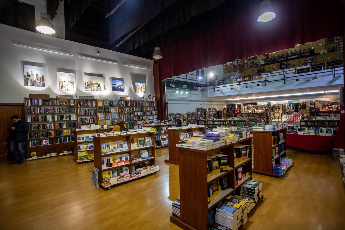 Las librerías más singulares de Sevilla, en imágenes