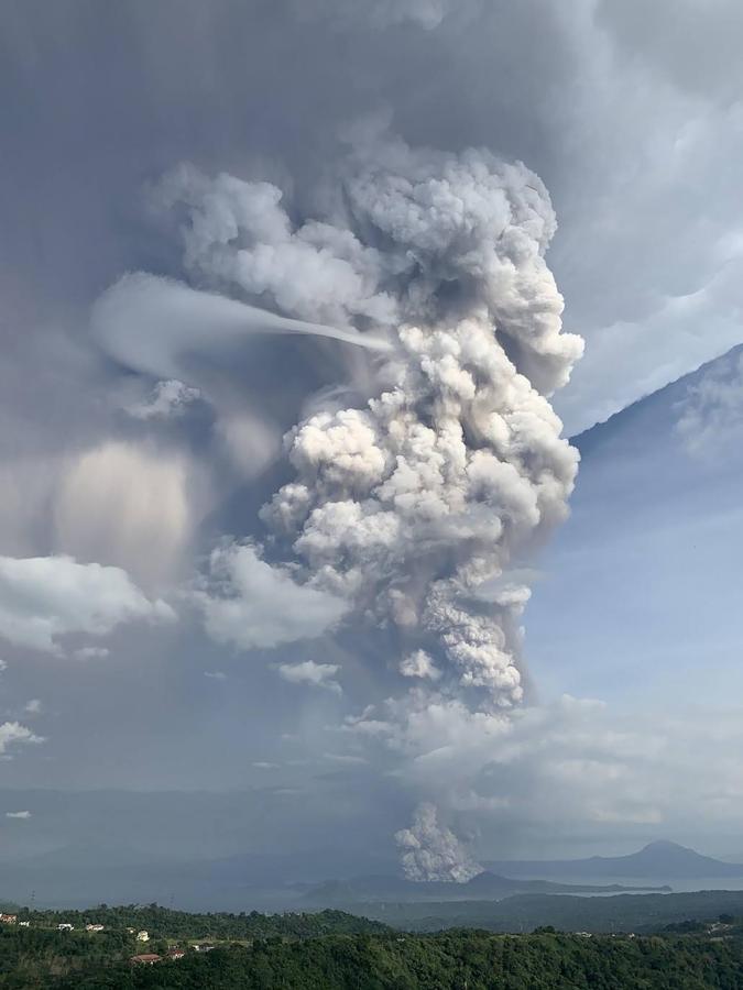 La última erupción de Taal fue en 1977. 